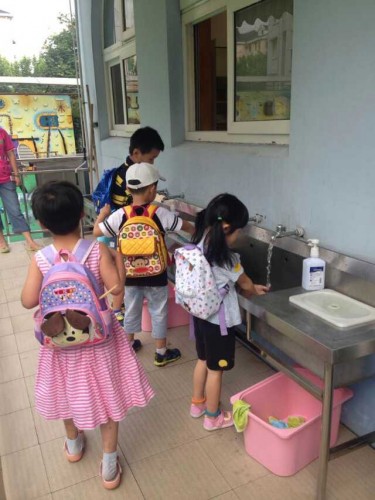 闹毛上幼儿园